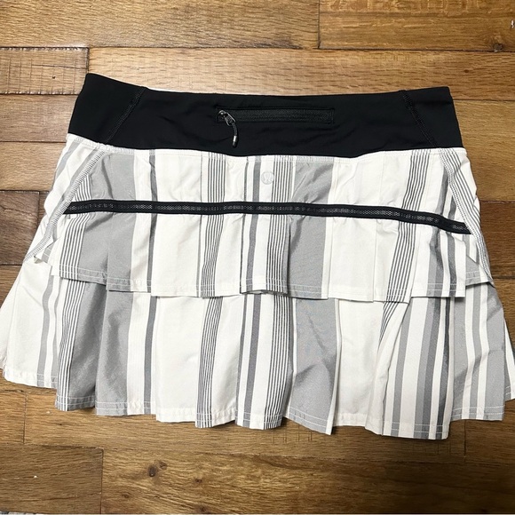 LULULEMON Pace Setter Skirt Spandex Shorts Black White Gray Vertical Stripe 6 - Picture 2 of 6